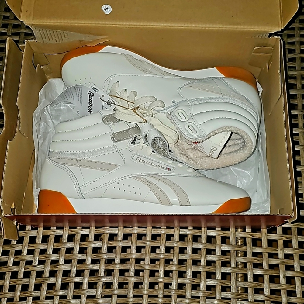 REEBOK F/S HI TOP Double Strap Classics GUM SOLES in CHALK